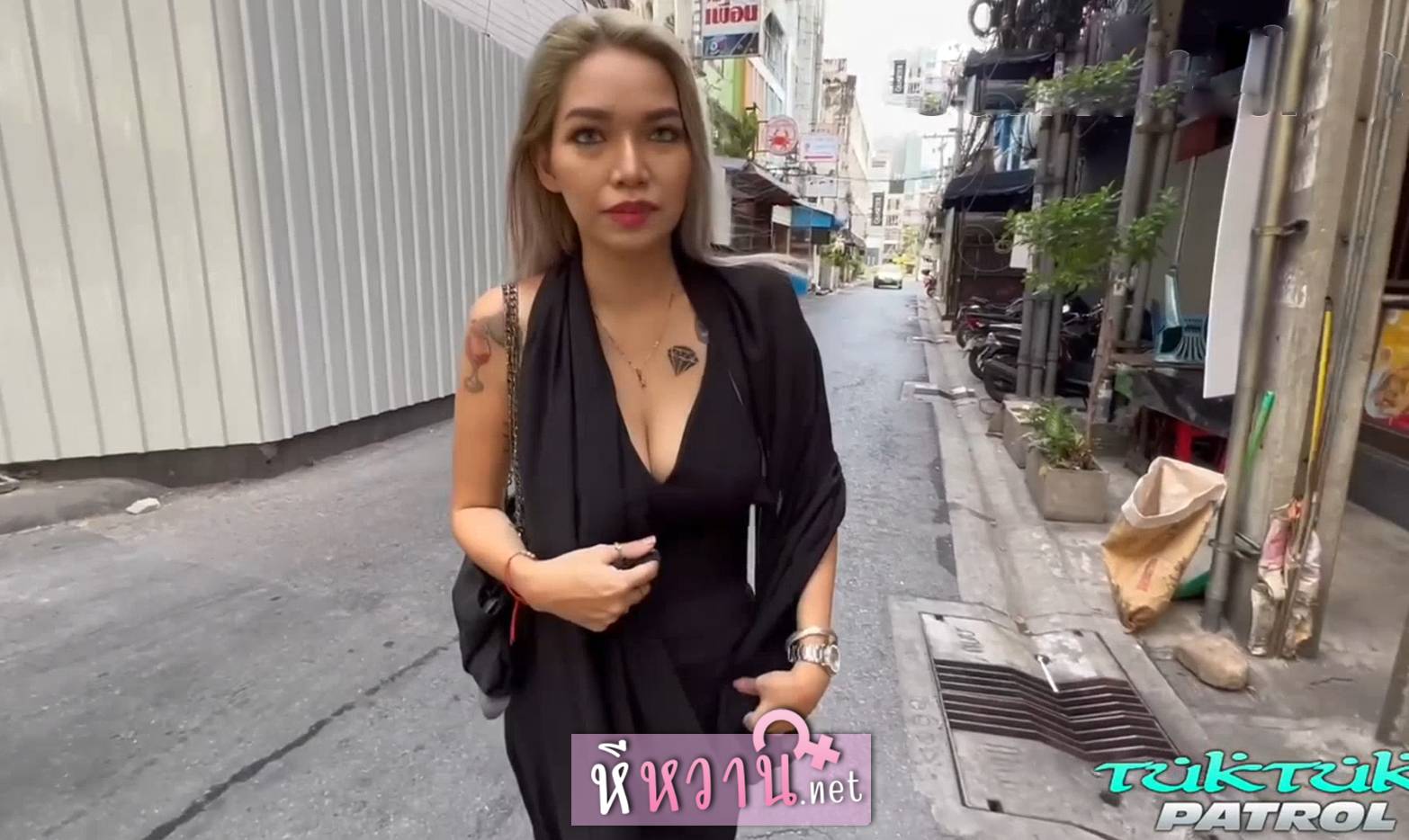 หนังโป๊ไทย TukTukPatrol – Party D น้องปาร์ตี้สาวไทยหน้าสวยขายหีพัทยา จัดหนักให้ฝรั่งนั่งตุ๊กๆไปเย็ด หุ่นเด็ดระดับน้องๆนางแบบเย็ดเสียว น้องลีลาโคตรดีเย็ดแจ่มจัดๆ xxx